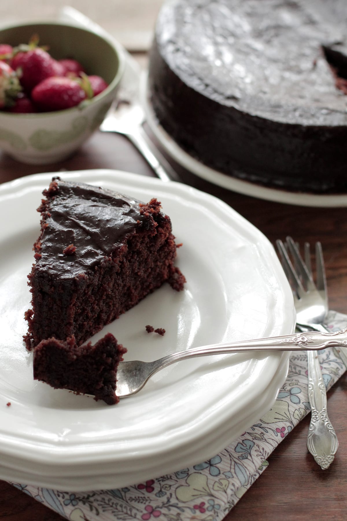 Simple Grain-Free Chocolate Cake with Icing